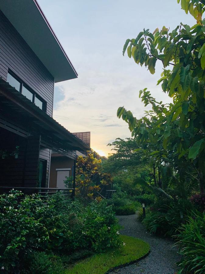 Baansuanklaiklungbangkrachao บ้านสวนใกล้กรุงบางกะเจ้า Phra Pradaeng المظهر الخارجي الصورة